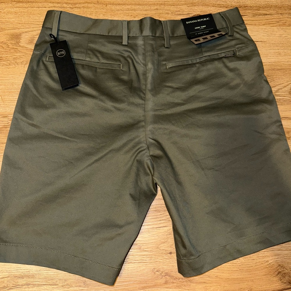 NWT Banana Republic Aiden Short